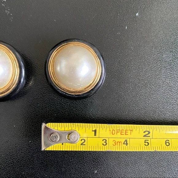 Vintage Dior Pearl Earrings - Picture 3 of 4